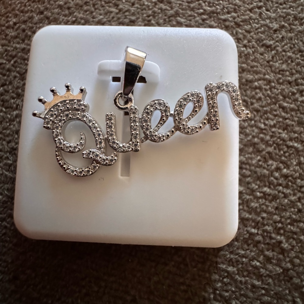 Sterling Silver Queen moissanite Pendant